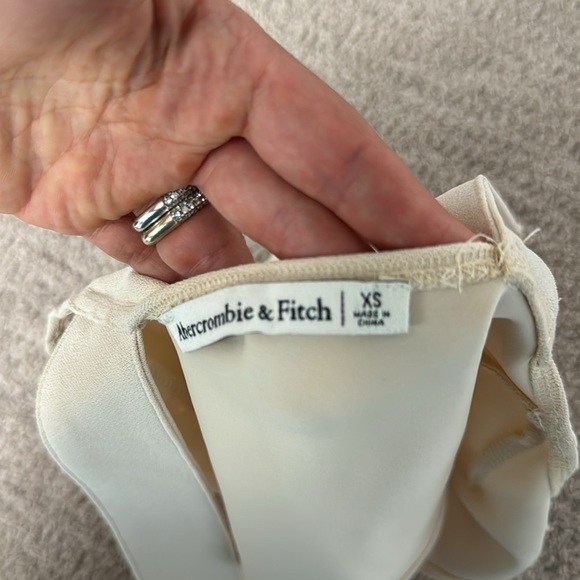 Cream tailored Abercrombie and Fitch crop top - Picture 3 of 3